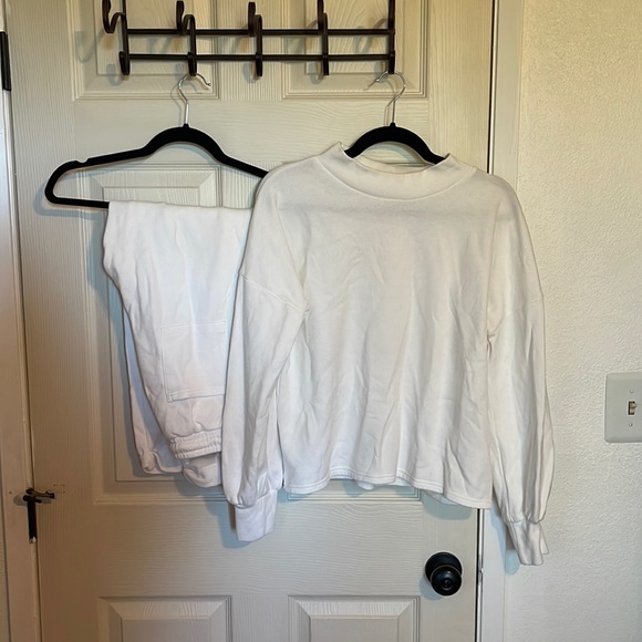 Amazon Essentials Sweaters - Amazon Basics Sweat Set. Cotton. Size M.